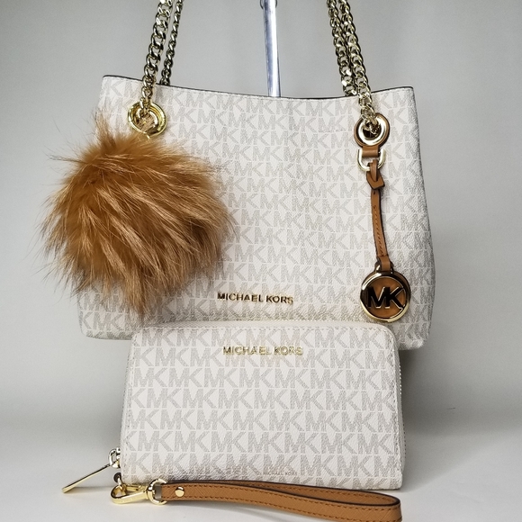 Michael Kors Handbags - Michael Kors SET 3PCS CONV. BAG WRISTLET POM